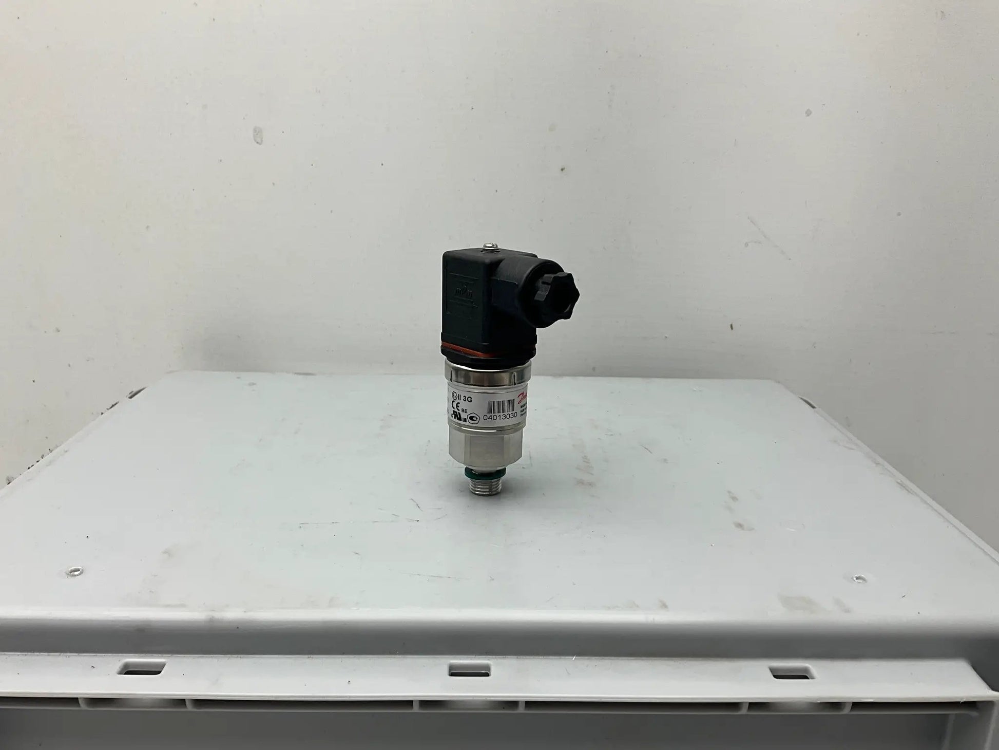 Danfoss MBS 3250 Pressure Transmitter - 060G1779-Pressure Transmitter-DC-04-05-04-6152430210291-Used Industrial Parts