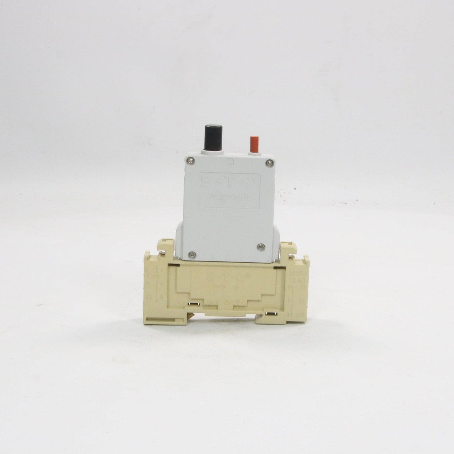 ETA Magnetic 3600 P10 Si Circuit Breaker & Typ 17 Socket-Circuit Breaker-Used Industrial Parts