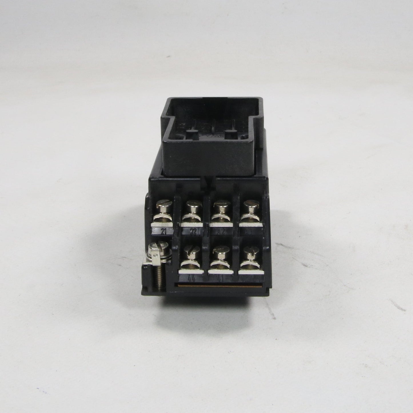 Hartmann & Braun 86210-0-6060000 Plug-in Relay Socket-Plug-in Relay Socket-Used Industrial Parts