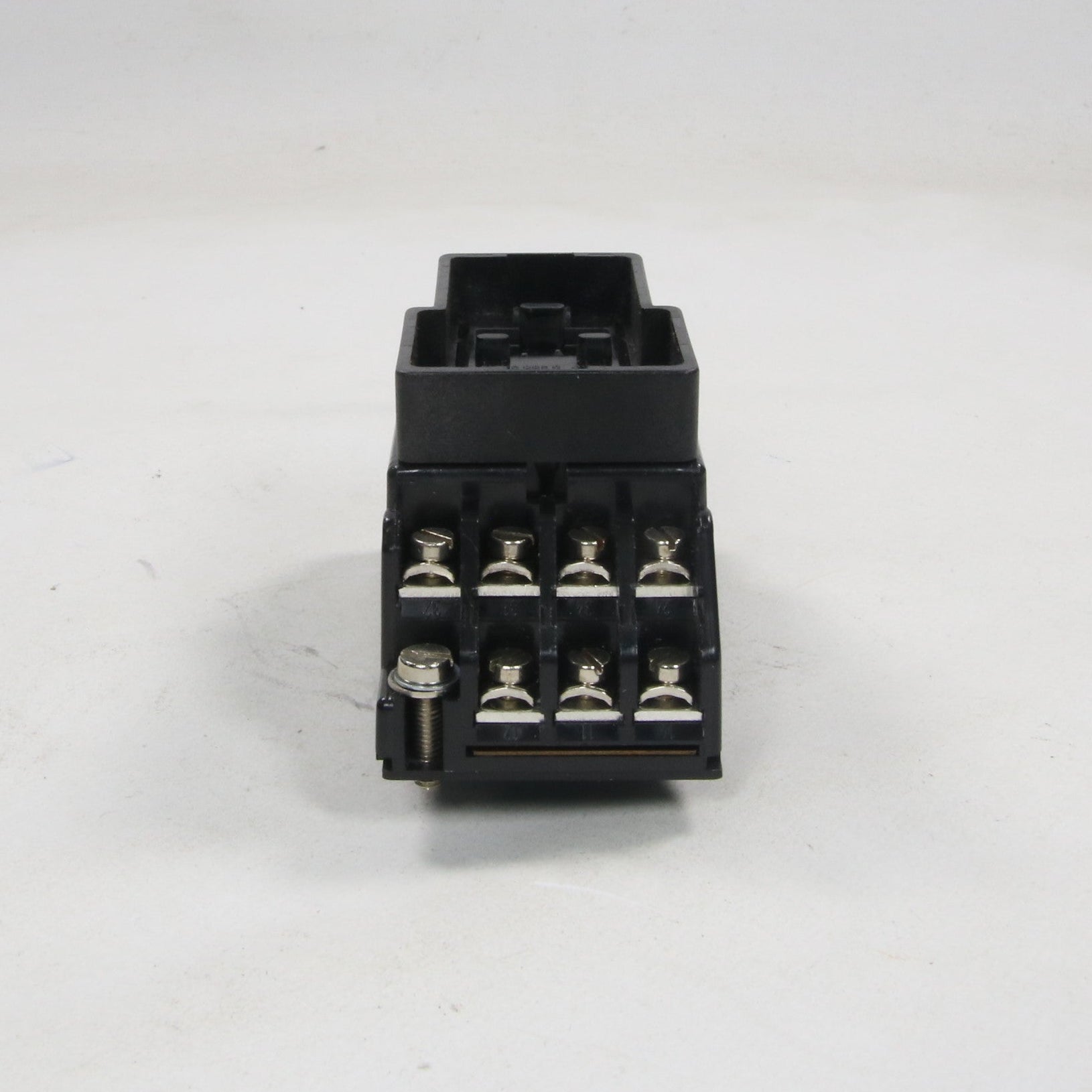 Hartmann & Braun 86210-0-6060000 Plug-in Relay Socket-Plug-in Relay Socket-Used Industrial Parts