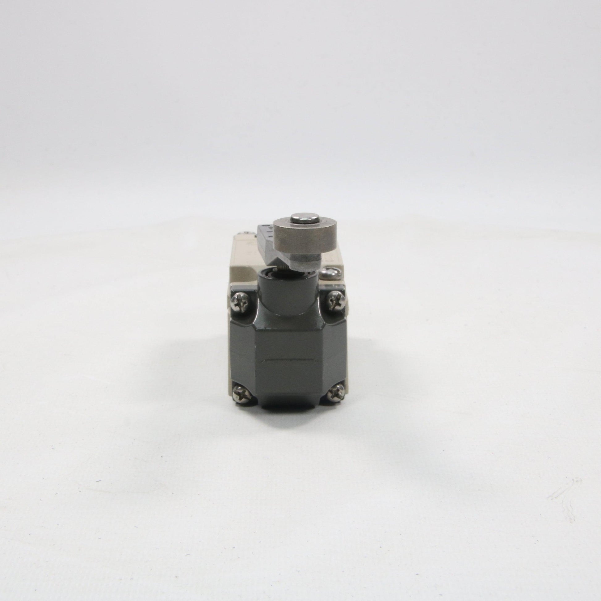 Omron D4-3E01N-GM Limit Switch-Limit Switch-Used Industrial Parts