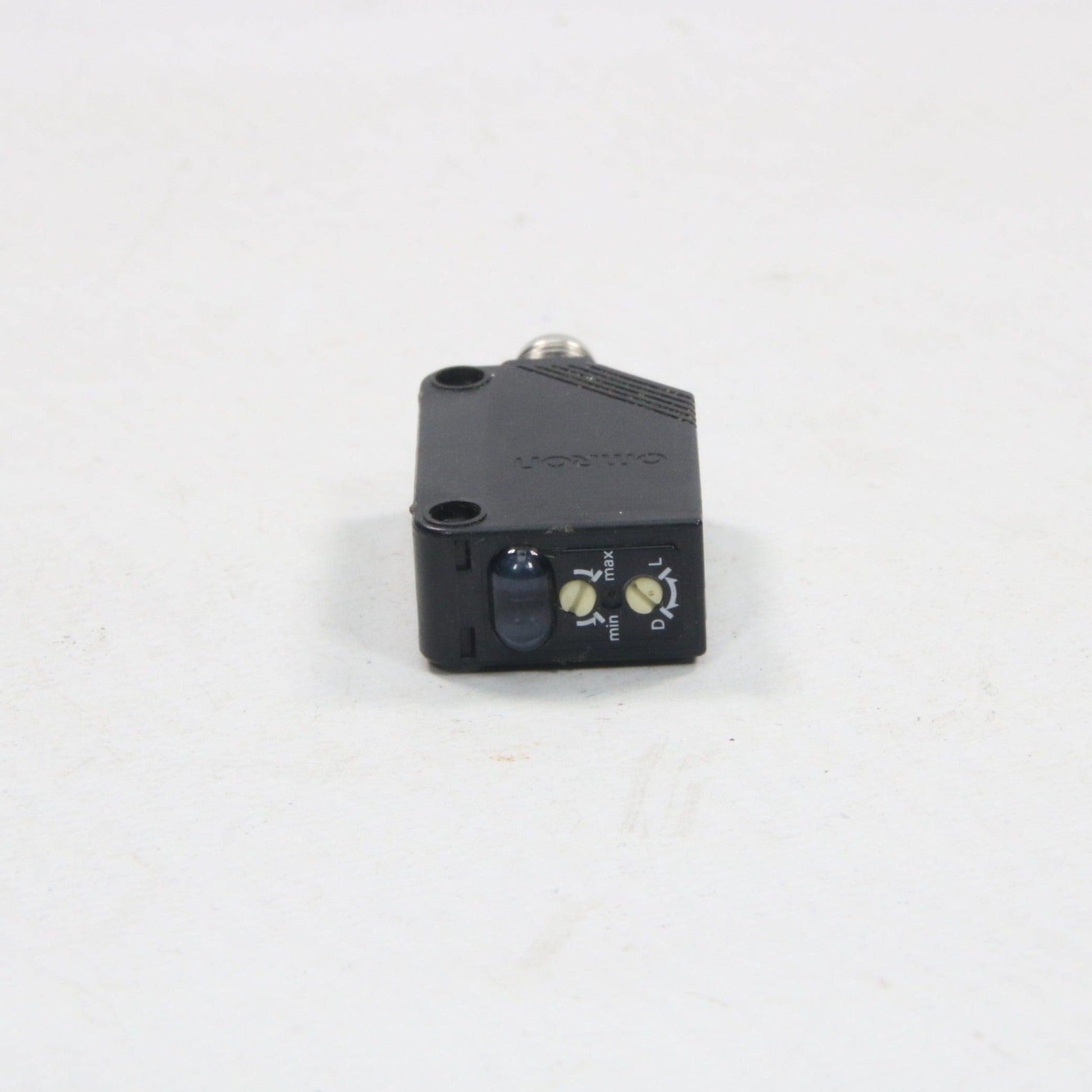 Omron E3Z-D86 Photoelectric Sensor-Photoelectric Sensor-Used Industrial Parts