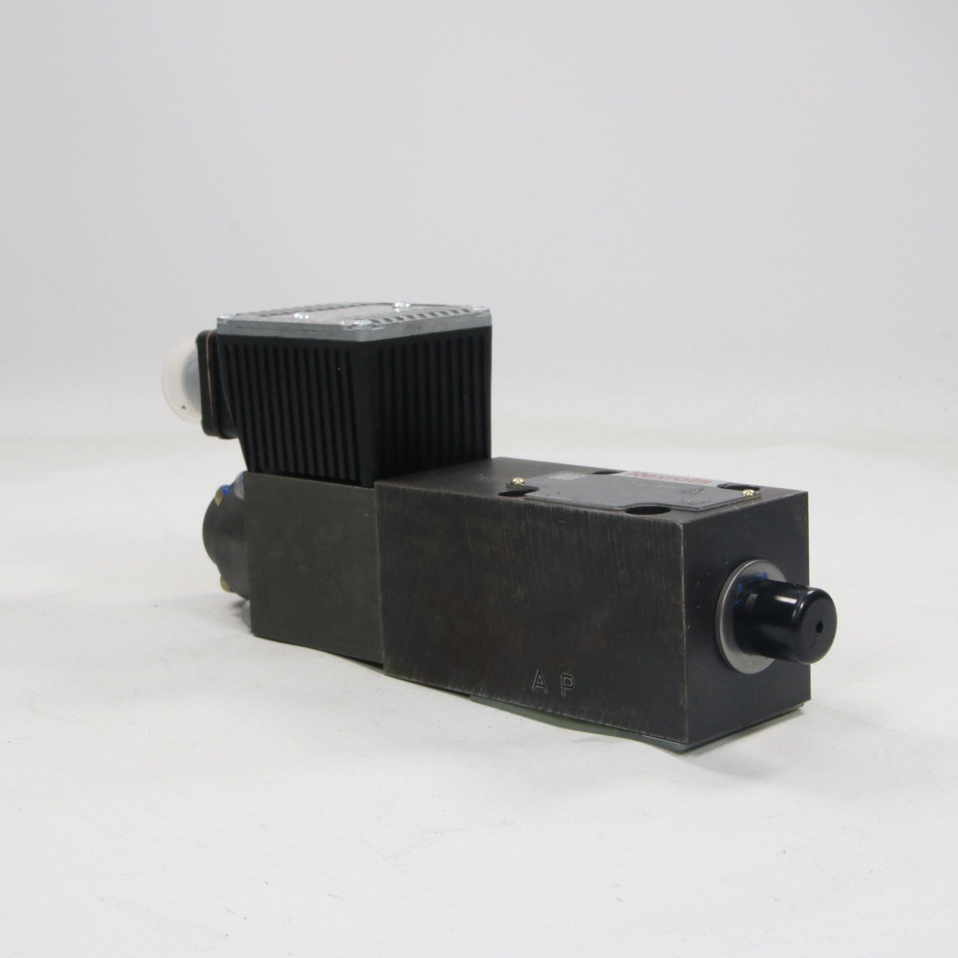 Rexroth Directional Valve MNR: R900972193-Directional Valve-Used Industrial Parts