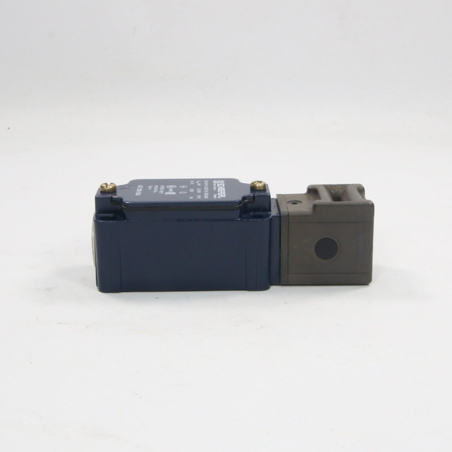 Schmersal AZ 335 02z Safety Switch-Safety Switch-Used Industrial Parts