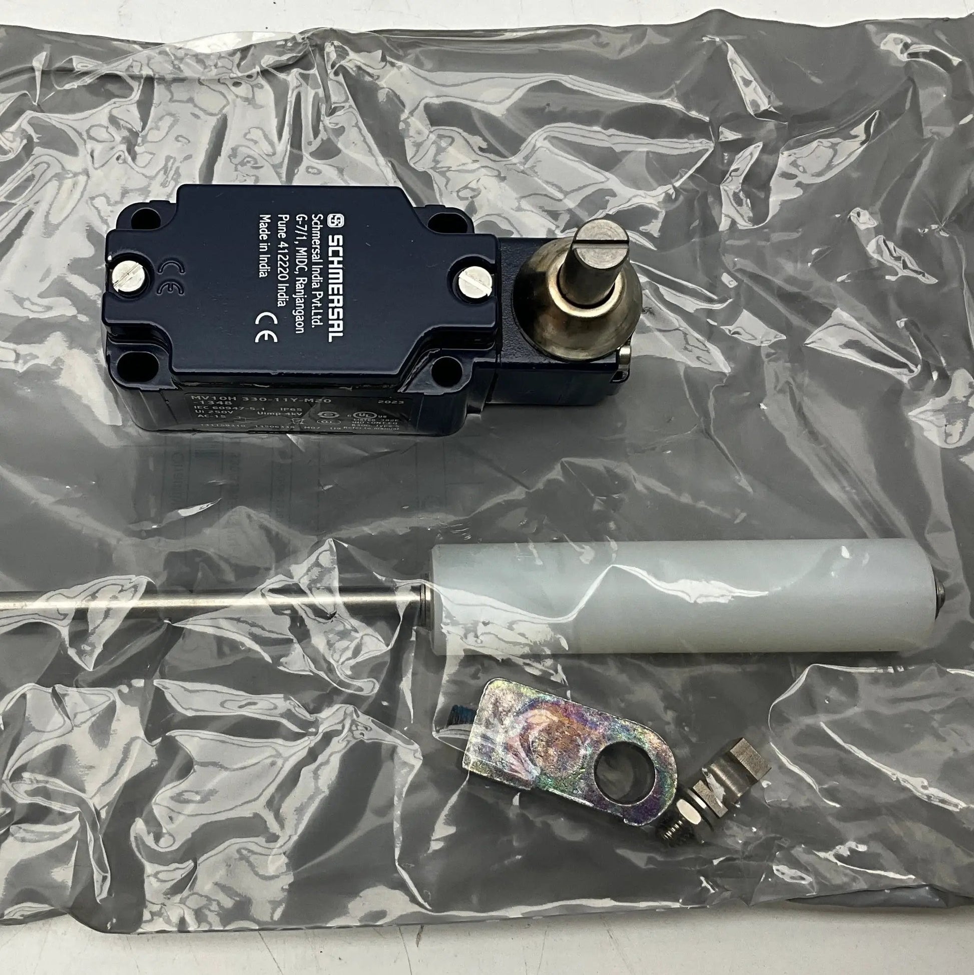 Schmersal MV10H 330-11Y-M20-1348 Roller Lever Position Switch-Roller Lever Position Switch-Used Industrial Parts