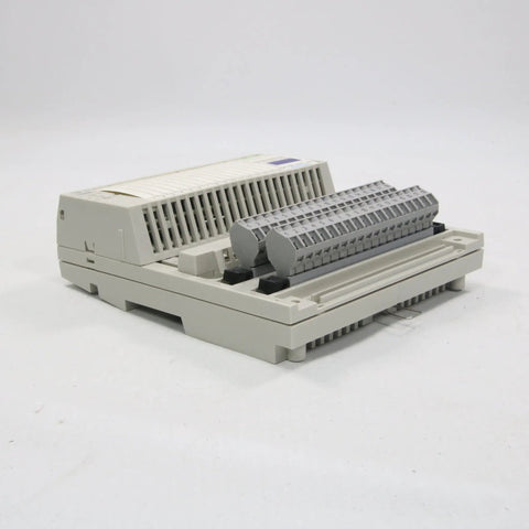 Schneider Electric Modicon Momentum 170ADO34000 Discrete Output Module-Discreet Output Module-Used Industrial Parts