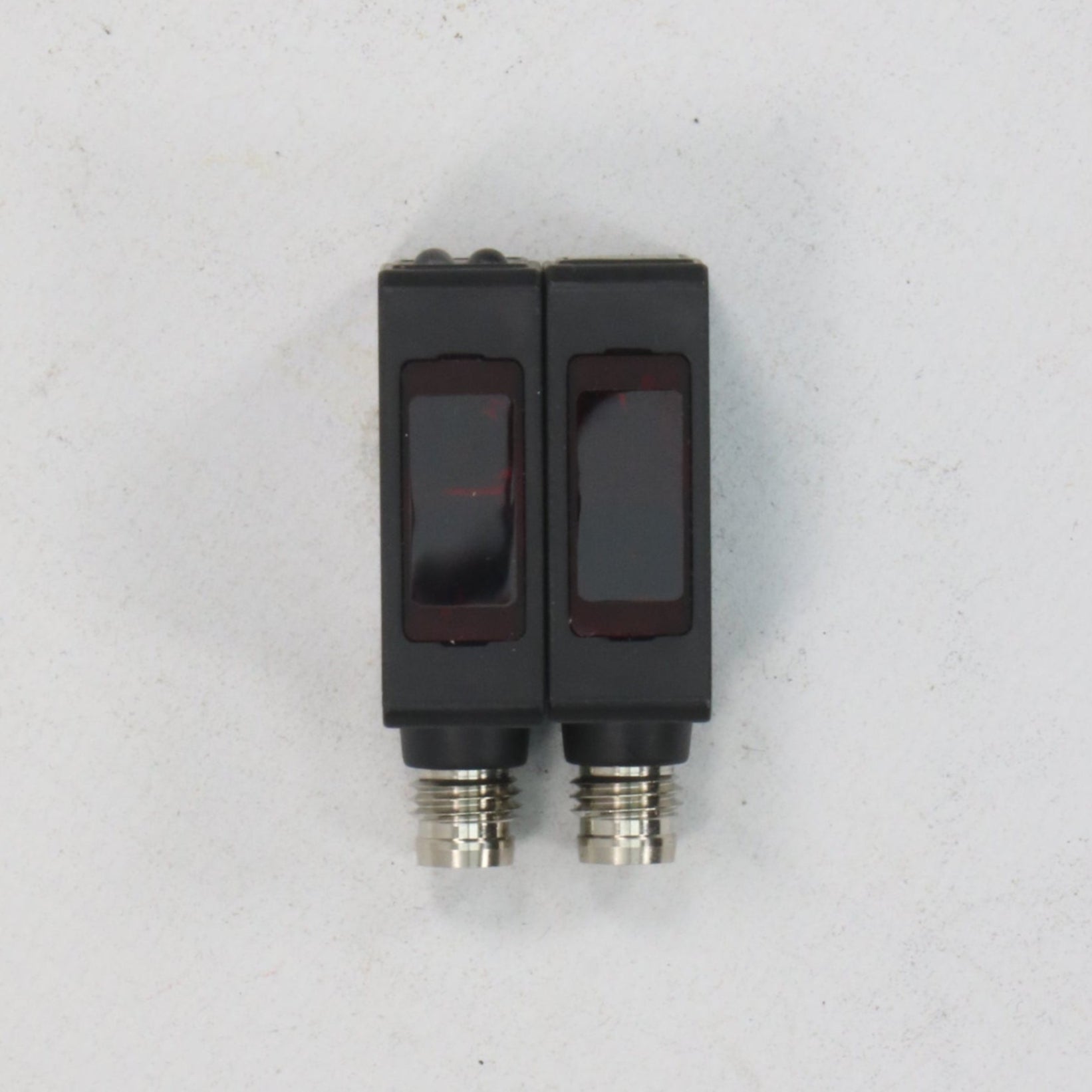 Sick WS WE100 P4339 Miniature Photoelectric Sensor Set-Miniature Photoelectric Sensor Set-Used Industrial Parts