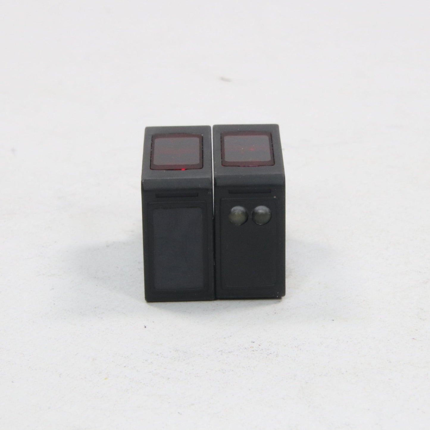 Sick WS WE100 P4339 Miniature Photoelectric Sensor Set-Miniature Photoelectric Sensor Set-Used Industrial Parts