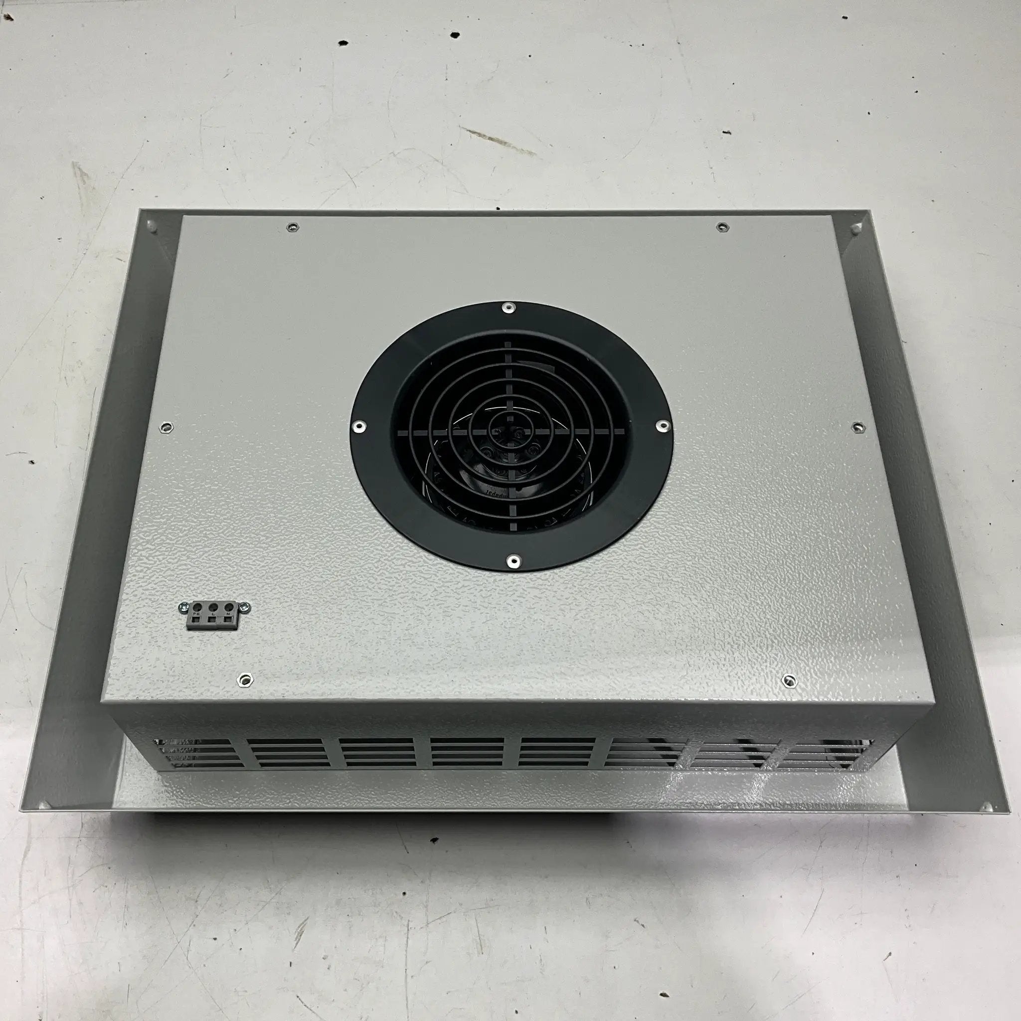 z-785　 新品 FCRB-190070 VENTILATION Stulz Cosmotec TB19000220 7035 Top Mount Ventilation Unit – Used