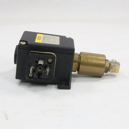 Vogel DS-W 18-2/L Pressure Switch-Pressure Switch-Used Industrial Parts
