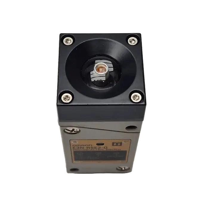Used Industrial Parts : Omron E3N-R5E2-G Photoelectric Switch - 0467U