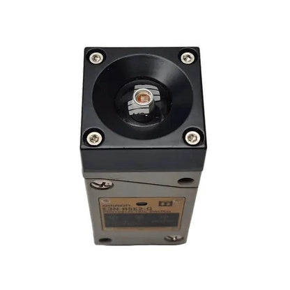 Used Industrial Parts : Omron E3N-R5E2-G Photoelectric Switch - 0467U