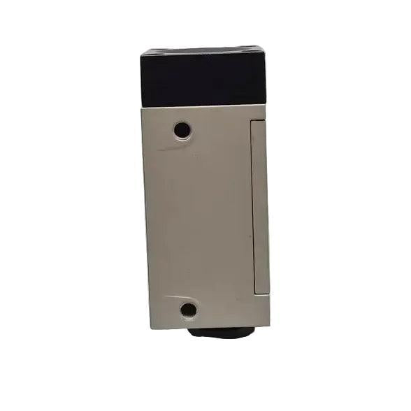 Used Industrial Parts : Omron E3N-R5E2-G Photoelectric Switch - 0467U