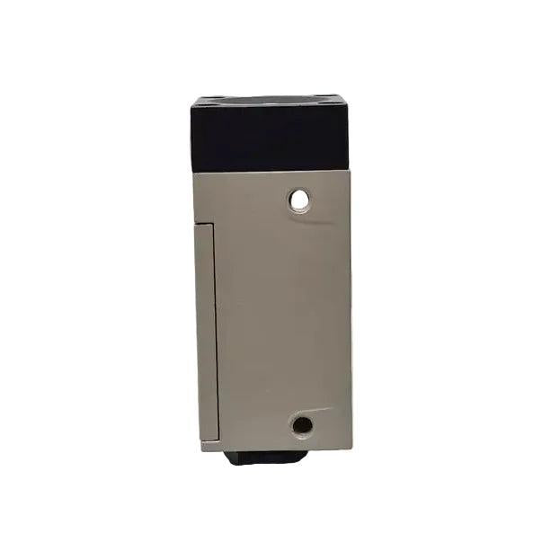 Used Industrial Parts : Omron E3N-R5E2-G Photoelectric Switch - 0467U