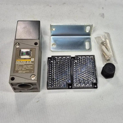 Omron E3N-R7H4 S1-G Heavy Duty Photoelectric Switch-Heavy Duty Photoelectric Switch-Used Industrial Parts