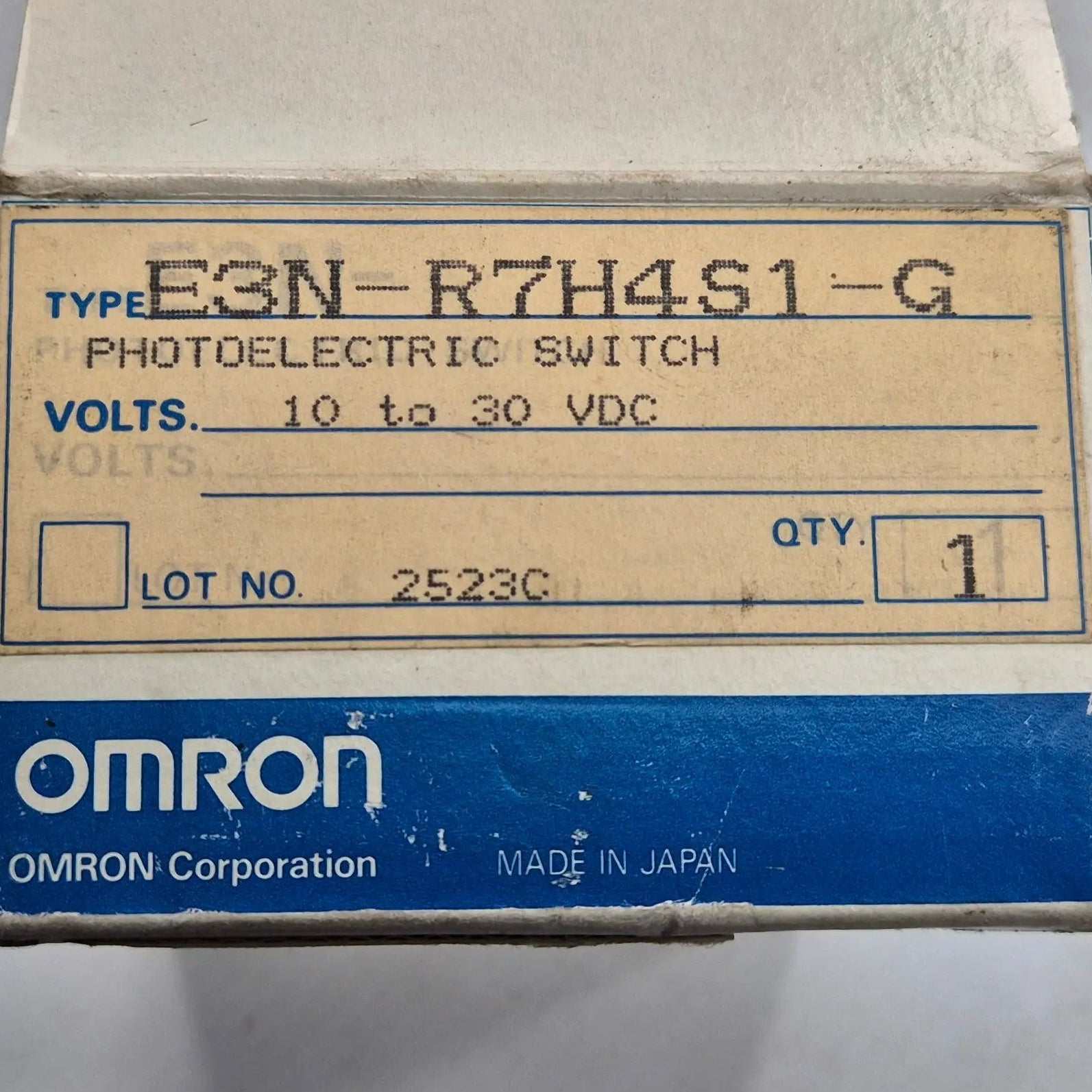 Omron E3N-R7H4 S1-G Heavy Duty Photoelectric Switch-Heavy Duty Photoelectric Switch-Used Industrial Parts