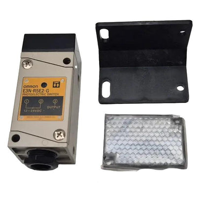 Used Industrial Parts : Omron E3N-R5E2-G Photoelectric Switch - 0467U
