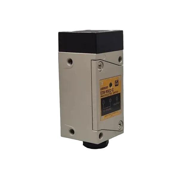 Used Industrial Parts : Omron E3N-R5E2-G Photoelectric Switch - 0467U